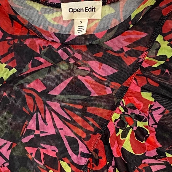 Micro Mesh Geometric Abstract Floral Top - Picture 4 of 4